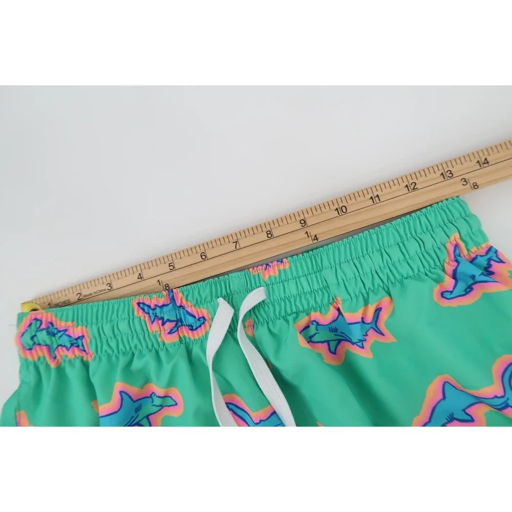 Chubbies‎ The Apex Swimmers Swim Trunks Mens Medium Shark Print 5.5 Inseam